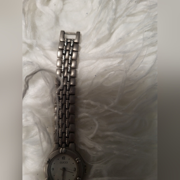 Vintage Gucci Two Tone Woman’s Watch - Picture 5 of 9